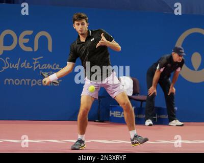 Montpellier, France - 7 février 2023, Luca Nardi (ITA) en action contre Arthur Rinderknech (FRA) lors de l'Open Sud de France 2023, tournoi de tennis ATP 250 sur 7 février 2023 au Sud de France Arena à Pérols près de Montpellier, France - photo Patrick Cannaux / DPPI Banque D'Images