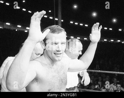 Ingemar Johansson. Boxeur professionnel suédois. Né le 22 septembre 1932 au 30 janvier 2009. Photo 26 juni 1959 après avoir remporté le titre de champion du monde de poids lourd et battu Floyd Patterson au Yankee Stadium New York États-Unis. Réf. BV23-1 Banque D'Images