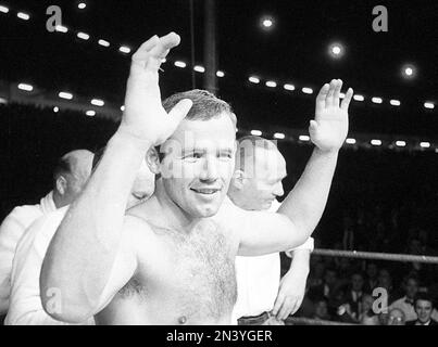 Ingemar Johansson. Boxeur professionnel suédois. Né le 22 septembre 1932 au 30 janvier 2009. Photo 26 juni 1959 après avoir remporté le titre de champion du monde de poids lourd et battu Floyd Patterson au Yankee Stadium New York États-Unis. Réf. BV23-1 Banque D'Images