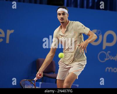 PEROLS, France. 7th février 2023. Lorenzo Sonego (ITA) en action contre Benjamin Bonzi (FRA) lors de l'Open Sud de France 2023, ATP 250 tournoi de tennis sur 7 février 2023 au Sud de France Arena à Perols près de Montpellier, France - photo: Patrick Cannaux/DPPI/LiveMediaAlamy Live News Banque D'Images