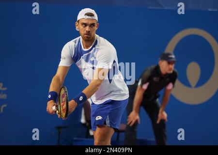 PEROLS, France. 7th février 2023. Benjamin Bonzi (FRA) en action contre Lorenzo Sonego (ITA) lors de l'Open Sud de France 2023, ATP 250 tournoi de tennis sur 7 février 2023 au Sud de France Arena à Perols près de Montpellier, France - photo: Patrick Cannaux/DPPI/LiveMediaAlamy Live News Banque D'Images