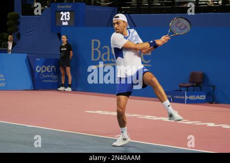 PEROLS, France. 7th février 2023. Benjamin Bonzi (FRA) en action contre Lorenzo Sonego (ITA) lors de l'Open Sud de France 2023, ATP 250 tournoi de tennis sur 7 février 2023 au Sud de France Arena à Perols près de Montpellier, France - photo: Patrick Cannaux/DPPI/LiveMediaAlamy Live News Banque D'Images