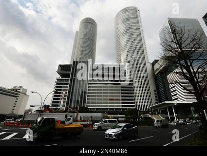 Gratte-ciels modernes autour de la gare de Nagoya au Japon. Banque D'Images