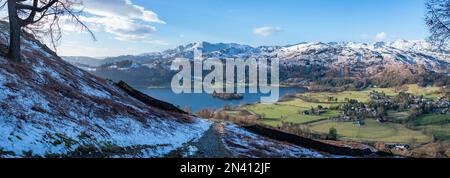 Vue panoramique de Grasmere avec High Raise et les coquillages de l'ouest en arrière-plan, quartier des lacs anglais. Banque D'Images