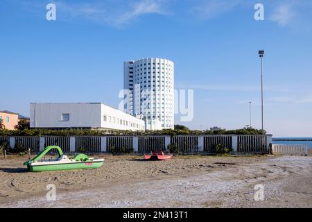 'Edoardo Agnelli' Seaside Hostel (l'ancienne Tour Balilla, plus tard connue sous le nom de Tour Fiat) Marina di Massa, 1933 Banque D'Images