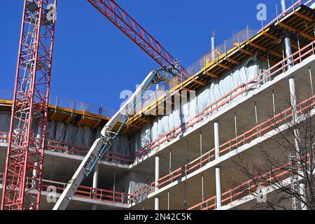 Munich, Allemagne. 07th févr. 2023. Grand site de construction d'une propriété commerciale, matériaux de construction, grand site de construction, enveloppe, industrie de construction, nouveau bâtiment, immobilier commercial, bâtiment, immobilier, nouveau bâtiment, location, boom de construction, maison de location, construction, construction, construction, immobilier, immobilier, construction, chantier de construction. ? Credit: dpa/Alay Live News Banque D'Images