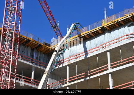 Munich, Allemagne. 07th févr. 2023. Grand site de construction d'une propriété commerciale, matériaux de construction, grand site de construction, enveloppe, industrie de construction, nouveau bâtiment, immobilier commercial, bâtiment, immobilier, nouveau bâtiment, location, boom de construction, maison de location, construction, construction, construction, immobilier, immobilier, construction, chantier de construction. ? Credit: dpa/Alay Live News Banque D'Images