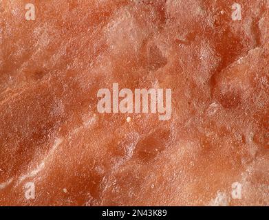 Texture de surface lumineuse de l'Himalaya bloc de sel macro tourné. Banque D'Images