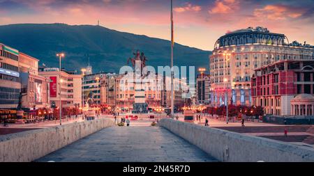 Сharm des anciennes villes d'Europe. Captivant paysage urbain de la capitale de la Macédoine du Nord - Skopje. Présentation du concept de déplacement. Banque D'Images