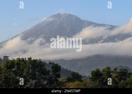 Mont Meru, petit frère du Mont Kilimanjaro à Arusha, Tanzanie Banque D'Images