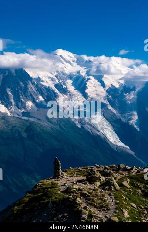 Les sommets du Mont blanc et du Dôme du Goutier et du glacier Bossons, vus de la Flégère. Banque D'Images