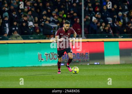 Dylan Bronn, le défenseur tunisien de Salerntana, contrôle le ballon lors du match de football de la série A entre Salerntana et Juventus au stade Arechi de Salerno, dans le sud de l'Italie, sur 7 février 2023. Banque D'Images