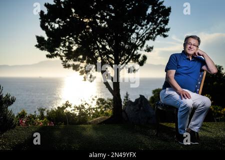 PHOTO DU DOSSIER: Miroslav Ciro Blazevic pose à l'extérieur de sa maison près de Kraljevica, Croatie sur 18 août 2023. Le légendaire entraîneur de football croate Miroslav 'Ciro' Blazevic, qui a mené la Croatie à la coupe du monde 1998 en France, est décédé mercredi à l'âge de 87 ans, deux jours avant son anniversaire de 88th. Blazevic meurt à Zagreb après une longue bataille contre le cancer de la prostate. Photo: Sandra Simunovic/PIXSELL Banque D'Images