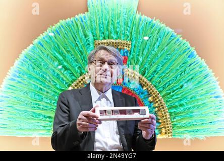 PHOTO DU DOSSIER: Miroslav Ciro Blajevic pose une boîte de chocolat au Musée du chocolat de Zagreb, Croatie sur 23 décembre 2019. Le légendaire entraîneur de football croate Miroslav 'Ciro' Blazevic, qui a mené la Croatie à la coupe du monde 1998 en France, est décédé mercredi à l'âge de 87 ans, deux jours avant son anniversaire de 88th. Blazevic meurt à Zagreb après une longue bataille contre le cancer de la prostate. Photo: Sanjin Strukic/PIXSELL Banque D'Images