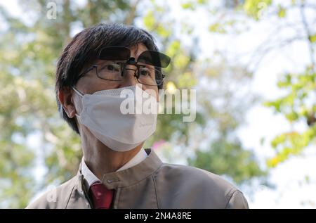 Professeur Yuen Kwok-yung, Université de Hong Kong et rencontrez les médias après avoir visité le réservoir de service primaire d'eau douce de Butterfly Valley pour inspecter l'environnement. 25OCT22 SCMP / Jelly TSE Banque D'Images