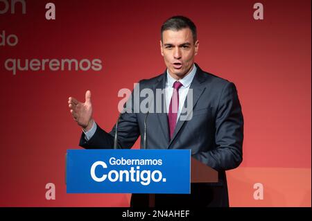 Madrid, Espagne. 08th févr. 2023. Le Président du Gouvernement espagnol, Pedro Sanchez, prenant la parole au cours de l'événement "Emprendiendo el futuro que queremos" (entreprendre l'avenir que nous voulons), une réunion consacrée à l'esprit d'entreprise novateur en Espagne, organisée par ENISA à la Royal Tapestry Factory. Credit: Marcos del Mazo/Alay Live News Banque D'Images