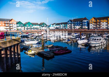 Exmouth Marina avec bateaux amarrés. Banque D'Images