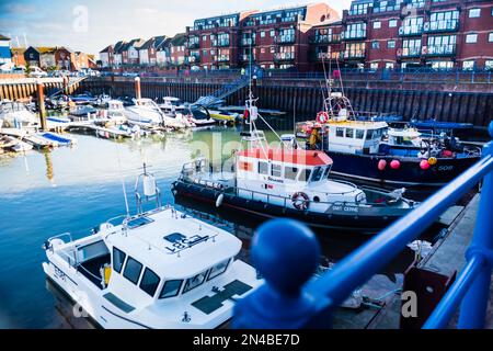 Exmouth Marina avec bateaux amarrés. Banque D'Images