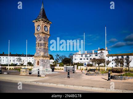 Tour de l'horloge sur le front de mer d'Exmouth. Banque D'Images