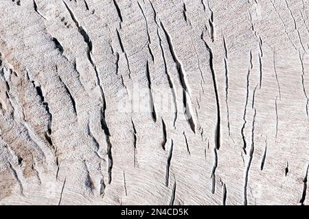 Vue aérienne des pistes et des crevasses de la partie supérieure du glacier géant. Banque D'Images