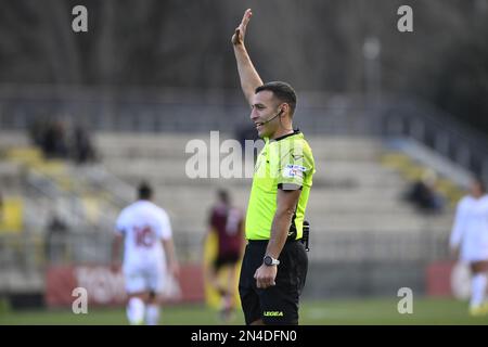 Arbitre Giuseppe Mucera pendant la deuxième partie du quart de finale de la coupe italienne des femmes entre A.S. Roma vs Pomigliano Calcio donne sur 8 février 2023 au Stadio Tre Fontane, Rome, Italie. Banque D'Images