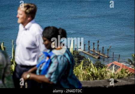 ORANJESTAD - le roi Willem-Alexander, la reine Maxima et la princesse Amalia marchent le long de la voie des esclaves, où ils reçoivent une explication du passé d'esclavage lors de leur visite à St. Eustache. La Princesse de la Couronne a une introduction de deux semaines dans les pays d'Aruba, Curaçao et Sint Maarten et les îles qui forment les pays-Bas des Caraïbes : Bonaire, Sint Eustache et Saba. ANP REMKO DE WAAL pays-bas hors - belgique hors Banque D'Images
