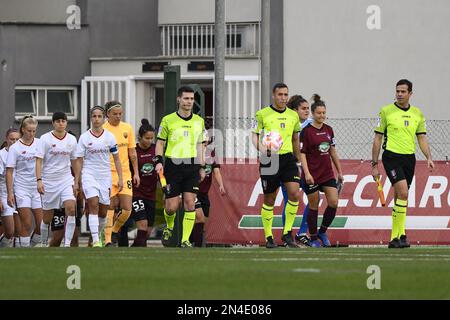 L'arbitre Giuseppe Mucera et l'assistante Mattia Morotti et Alberto Rinaldi pendant la deuxième partie du match de quart-finale de la coupe italienne des femmes entre A.S. Roma vs Pomigliano Calcio donne sur 8 février 2023 au Stadio Tre Fontane, Rome, Italie. Banque D'Images