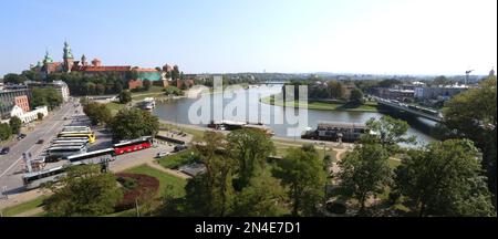 Cracovie. Cracovie.Pologne. Le château royal de Wawel et la rivière Vistule. Vue aérienne. Banque D'Images