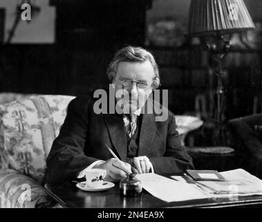 G K Chesterton. Portrait de l'écrivain et philosophe anglais Gilbert Keith Chesterton (1874-1936), c. 1920 Banque D'Images