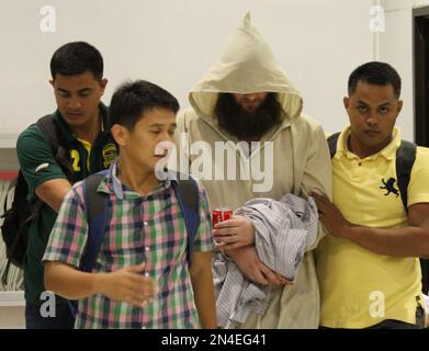 Philippine Police Operatives Escort Australian Islamic Preacher Robert ...