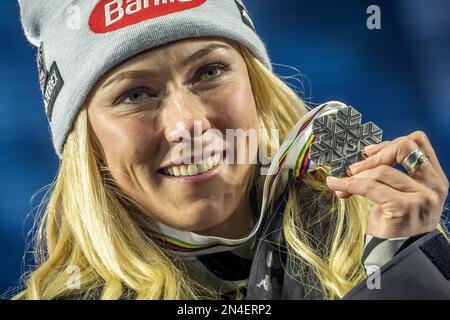 Courchevel, France. 08th févr. 2023. Ski alpin: Championnats du monde, Super G, femmes: Mikaela Shiffrin, Etats-Unis, avec la médaille d'argent à la cérémonie de remise des prix. Les Championnats du monde de ski se tiennent à Courchevel et à Méribel dans les Alpes françaises. Credit: Michael Kappeller/dpa/Alay Live News Banque D'Images