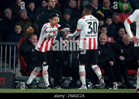 EINDHOVEN - (lr) Mauro Junior du PSV Eindhoven, Patrick van Aanholt du PSV Eindhoven pendant la ronde de 16 de la coupe KNVB entre le PSV Eindhoven et le FC Emmen au stade Phillips sur 8 février 2023 à Eindhoven, pays-Bas. PNA JEROEN PUTMANS Banque D'Images