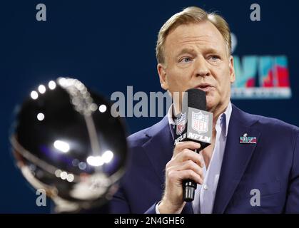 Phoenix, États-Unis. 07th févr. 2023. Le commissaire de la NFL, Roger Goodell, s'est présenté mercredi à 8 février 2023 près du Trophée Vince Lombardi lors d'une conférence de presse du Super Bowl au centre des médias de Phoenix, en Arizona. Les Philadelphia Eagles joueront les Kansas City Chiefs dans le Super Bowl LVII au State Farm Stadium de Glendale, Arizona, dimanche, 12 février 2023. Photo de John Angelillo/UPI crédit: UPI/Alay Live News Banque D'Images