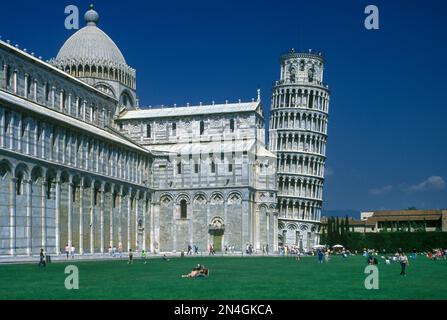 DOUMO AVEC CLOCHER PENCHÉE Pise Toscane Italie Banque D'Images