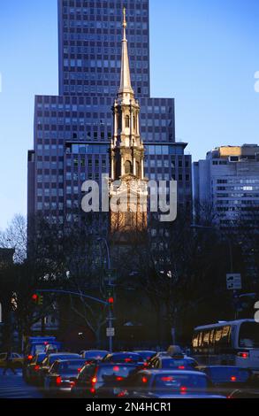 St. Paul's Chapel Spire au coucher du soleil, Manhattan, New York City, États-Unis. Banque D'Images