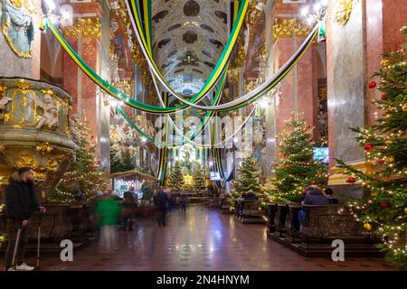 Czestochowa, Pologne - 31 décembre 2023 : intérieur du monastère de Jasna Gora à czestochowa. Religion Banque D'Images