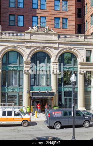 Boston Custom House District: Le bâtiment de la Chambre de commerce est richement décoré avec des symboles maritimes. Il se trouve de l'autre côté de India Street depuis Custom House. Banque D'Images