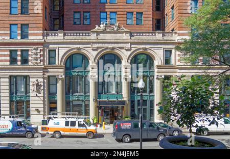 Boston Custom House District: Le bâtiment de la Chambre de commerce est richement décoré avec des symboles maritimes. Il se trouve de l'autre côté de India Street depuis Custom House. Banque D'Images