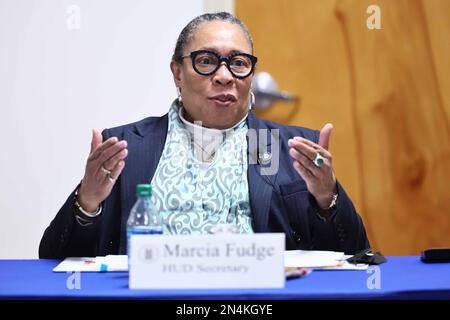 Wilmington, DE, États-Unis. 8th févr. 2023. ÉTATS-UNIS La secrétaire au logement et au développement urbain, MARCIA FUDGE, participe à une table ronde sur l'initiative « Our Way Home », mercredi, 8 février 2023, à l'église Bethel AME à Wilmington, Delaware. (Credit image: © Saquan Stimpson/ZUMA Press Wire) USAGE ÉDITORIAL SEULEMENT! Non destiné À un usage commercial ! Crédit : ZUMA Press, Inc./Alay Live News Banque D'Images