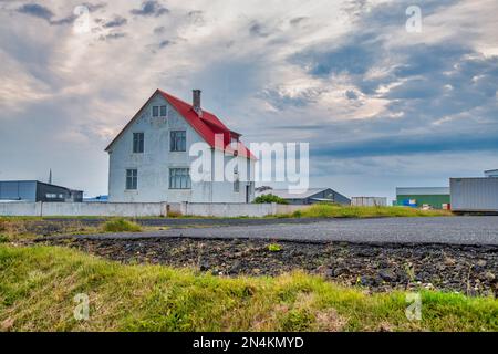 Petites maisons dans la périphérie de Reykjava Islande en été Banque D'Images