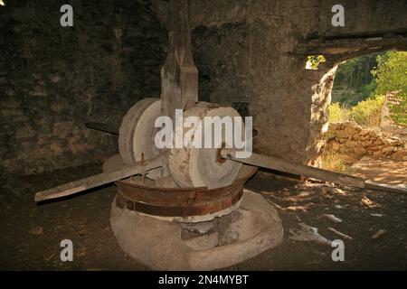 Ancien moulin de Malo Grablje, petit Grablje, village fantôme, village abandonné sur l'île de Hvar, Croatie Banque D'Images