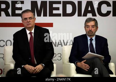 Mexico, Mexique. 8th févr. 2023. Le Ministre mexicain des affaires étrangères, Marcelo Ebrard et Juan RamÃ³n de la Fuente, représentant du Mexique auprès de l'Organisation des Nations Unies à l'inauguration de la retraite de médiation "Amérique latine et Caraïbes" au Secrétaire des relations extérieures à Mexico. Crédit : ZUMA Press, Inc./Alay Live News Banque D'Images