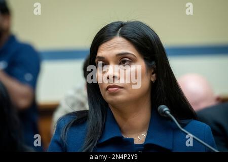 Washington, États-Unis d'Amérique. 08th févr. 2023. Vijaya Gadde, ancien responsable juridique Twitter, répond aux questions lors d'une audience de la Commission de surveillance et de responsabilité de la Chambre des communes intitulée « protéger le discours contre les interférences gouvernementales et les préjugés sur les médias sociaux partie 1 : Twitters rôle dans la suppression de l'histoire de Biden Laptop » dans le bâtiment Rayburn House à Washington, DC, mercredi, 8 février 2023. Crédit: Rod Lamkey/CNP/Sipa USA crédit: SIPA USA/Alay Live News Banque D'Images