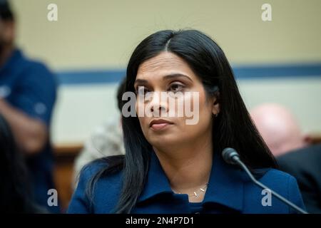 Washington, Vereinigte Staaten. 08th févr. 2023. Vijaya Gadde, ancien conseiller juridique en chef Twitter, répond aux questions lors d'une audience du Comité de surveillance et de responsabilisation de la Chambre âProtecting Discours d'ingérence gouvernementale et de partialité des médias sociaux partie 1 : Twitters rôle dans la suppression de l'ordinateur portable de Biden Storyâ dans le bâtiment de bureau de Rayburn House à Washington, DC, mercredi, 8 février 2023. Credit: Rod Lamkey/CNP/dpa/Alay Live News Banque D'Images