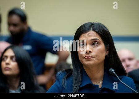 Washington, Vereinigte Staaten. 08th févr. 2023. Vijaya Gadde, ancien conseiller juridique en chef Twitter, répond aux questions lors d'une audience du Comité de surveillance et de responsabilisation de la Chambre âProtecting Discours d'ingérence gouvernementale et de partialité des médias sociaux partie 1 : Twitters rôle dans la suppression de l'ordinateur portable de Biden Storyâ dans le bâtiment de bureau de Rayburn House à Washington, DC, mercredi, 8 février 2023. Credit: Rod Lamkey/CNP/dpa/Alay Live News Banque D'Images