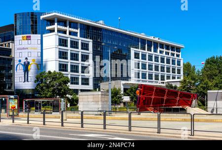 Varsovie, Pologne - 3 juillet 2022 : complexe du parc Proximo par Reico Ceske Sporitelny et Towarowa 25A plaza à Prosta et rue Towarowa à Wola business di Banque D'Images