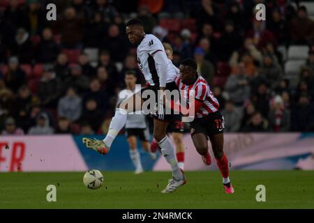 Sunderland, Royaume-Uni. 8th Abdoullah Ba de février 2023Sunderland ne peut pas faire le tour de Fulham FC Tofin Adarabioyo pendant la FA Cup 4th Round Replay entre Sunderland et Fulham au Stade de lumière, Sunderland, le mercredi 8th février 2023. (Photo : Scott Llewellyn | MI News) Credit: MI News & Sport /Alay Live News Banque D'Images