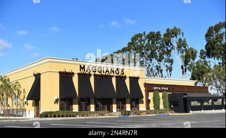 COSTA MESA, CALIFORNIE - 28 JANVIER 2023 : Maggianos Little Italy, sur South Coast Plaza, est une chaîne de restaurants servant une cuisine italienne classique. Banque D'Images