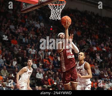 8 février 2023 : Boston College Eagles forward T.J. Bickerstaff (1) réalise une mise à pied inversée pendant le match de basket-ball NCAA entre les Boston College Eagles et les Virginia Tech Hokies au Cassell Coliseum de Blacksburg, en Virginie. Greg Atkins/CSM Banque D'Images