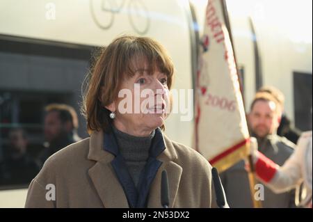Cologne, Allemagne. 08th févr. 2023. Henriette Reker, Maire de la ville de Cologne au baptême de la première GLACE 3 Neo avec le nom 'Rhénanie' pour coïncider avec 200 ans de Carnaval de Cologne crédit: Horst Galuschka/dpa/Alay Live News Banque D'Images